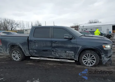 2021 Ram 1500 Laramie 4X4 5'7 Box z USA, uszkodzony, nr VIN 1C6SRFJT2MN788452